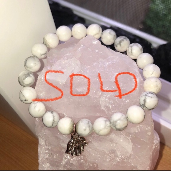 • Calm Down • Howlite bracelet w/ hand mandala - Picture 1 of 7